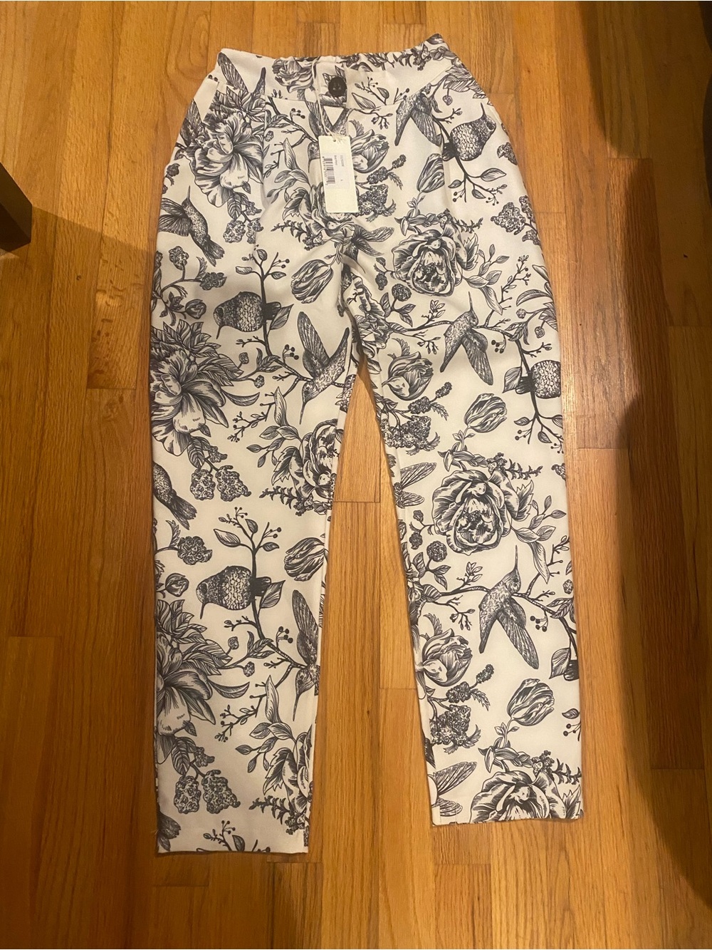Astrid women’s Cropped Floral bird Print Ankle Pants - White/Black nwt Italy